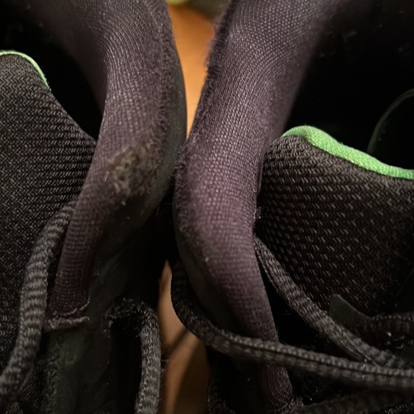 Nike Kyrie 4 Halloween Basketball Sneakers - Picture 5 of 7